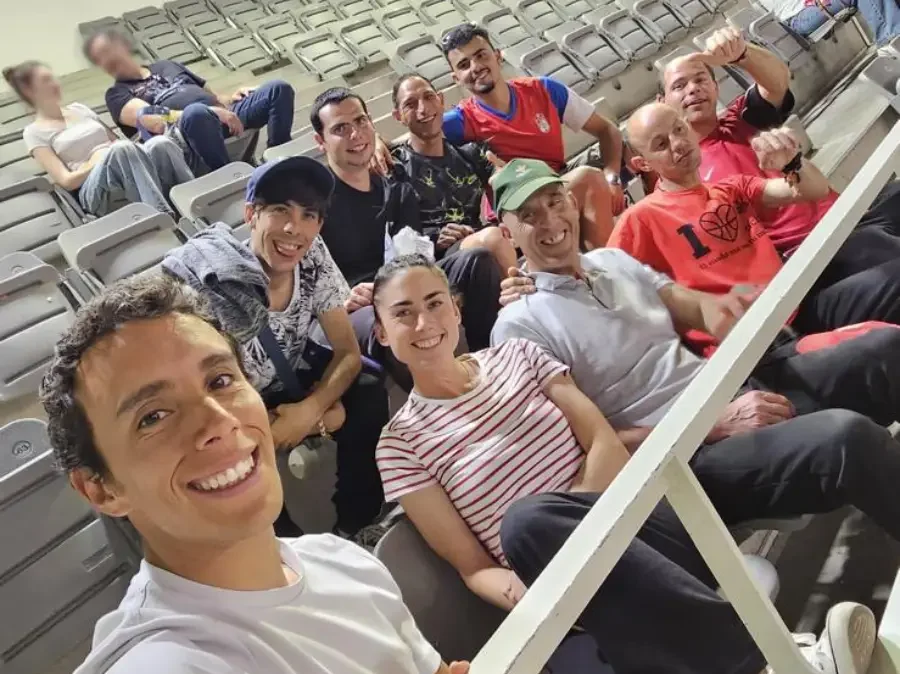 Integrantes del Club Deportivo 12t en un día de baloncesto