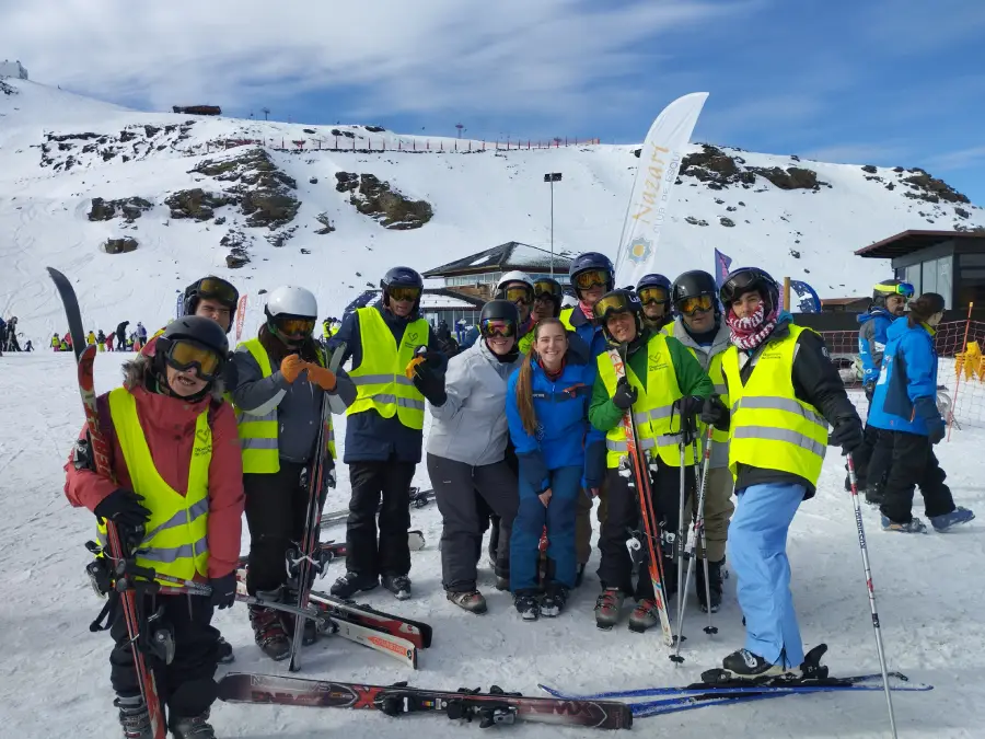 Integrantes del Club posando en la Estación de Esquí de Sierra Nevada