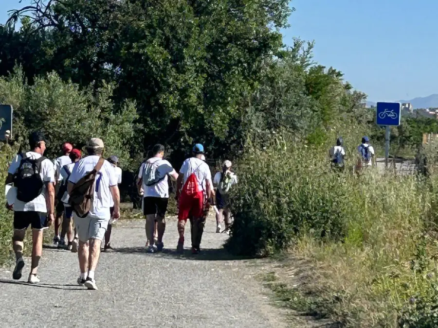 Club Deportivo 12t: Resumen de una temporada de éxitos y deporte inclusivo Deportistas del Club Deportivo 12t practicando senderismo